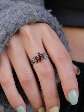 ♥️S Individually $10 Or Bundle 5/$20 Silvery Floral Garnet-Accent Ring Size 8 ♥️